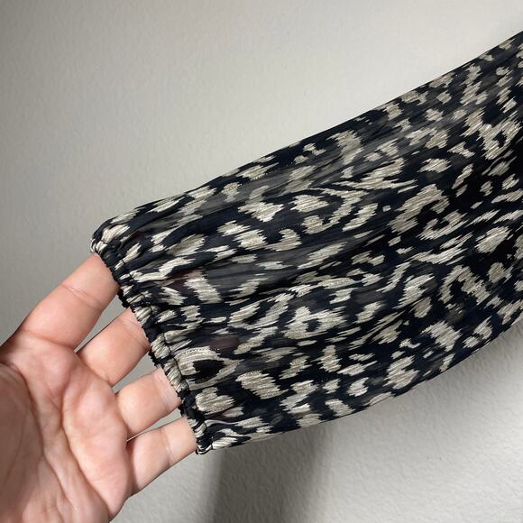 Veronica M Size XS Animal Print Wrap Top Blouse Tan Black Tie Side Long Sleeves - Picture 8 of 8